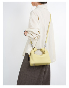 Sac fourre-tout en cuir véritable pour femme HOBO, style européen et américain, léger, avec large bandoulière, grande capacité, en cuir de vachette souple, pour le printemps - Product Image 6