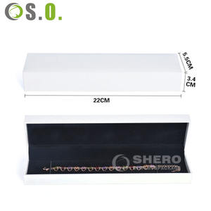 Boîte-cadeau d'emballage de bague de luxe personnalisée avec tiroirs coulissants et poignée pour logo de bijoux de boucles d'oreilles imprimé sur carton - Product Image 1