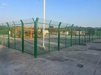Clôture en treillis métallique isolante pour port de frontière avec fil barbelé anti-escalade surélevé, taille personnalisable