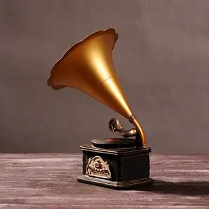 Factory Direct American Style Retro Golden Phonograph Figurine Model Sculpture Lovely Home Office Decoration Resin Craft Gift