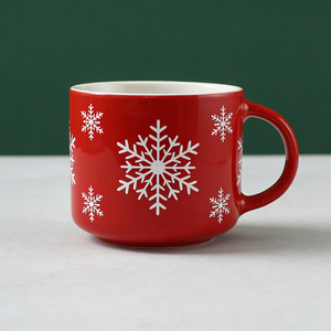 Ensemble de tasses en céramique de Noël - Tasses à café sur le thème du pays <span class=keywords><strong>des</strong></span> <span class=keywords><strong>merveilles</strong></span> hivernales avec <span class=keywords><strong>des</strong></span> motifs de cabane enneigée, de rennes, de cheminée et de flocons de neige - Product Image 5