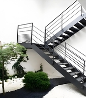 Escalier flottant cantilever moderne avec structure en acier dissimulée, haute capacité de charge, marches en bois, anti-rouille, pour intérieur et extérieur, à montantes ouvertes