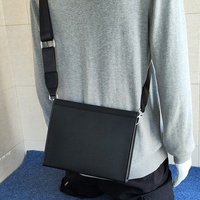 Sac bandoulière carré noir tendance pour homme, en cuir PU, grande capacité 10 pouces, pour tablette, style urbain et décontracté