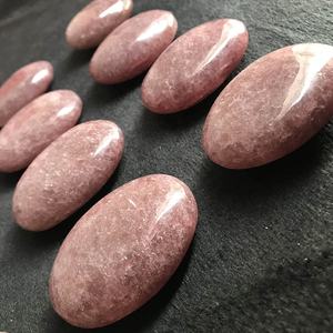 Pierre de palmier en rhodonite rouge de guérison polie lisse pour l'harmonie des relations Pierre de méditation de poche pour l'énergie de l'amour de soi - Product Image 2