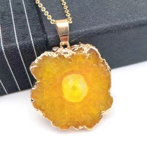 Colliers en pierres naturelles de guérison en gros, pendentifs irréguliers en agate géode plaquée or pour la mode - Product Image 5
