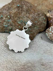 Colgante de Turquesa Kingman Hecho a Mano en Plata de Ley, Joyería Artesanal del Suroeste de Nizhoni, Regalo - Product Image 3