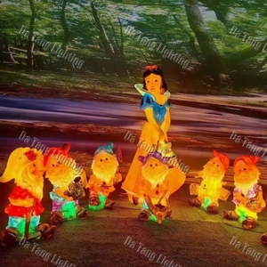 Ensemble d'éclairage à motif 3D Blanche-Neige et les Sept Nains, décoration de Noël multicolore en fibre de verre pour thèmes de forêt enchantée - Product Image 4