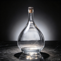 Bouteille de brandy en verre cristallin de 700 ml en gros d'usine avec bouchon en plastique, bouteille de liqueur, whisky, vodka, spiritueux personnalisée