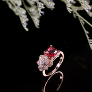 Anello da donna con petali di rosa e zirconi di cristallo, design creativo, regalo di gioielli per banchetti quotidiani - Product Image 5