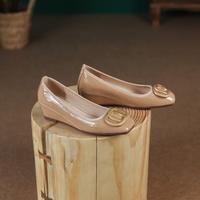 Chaussures plates légères à enfiler pour femmes, nouveau style, respirantes, en cuir verni, semelle souple pour l'été et le printemps