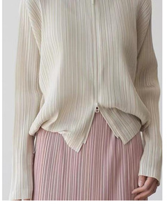 Manteau pour femme noir fin et élégant, plissé, de haute qualité, écologique, respirant, 100% polyester, style minimaliste haut de gamme - Product Image 6