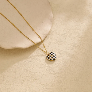 Collier en acier inoxydable 304 plaqué or 18 carats, design en forme de cœur, pendentif à carreaux noir et blanc, bijoux élégants et tendance - Product Image 3
