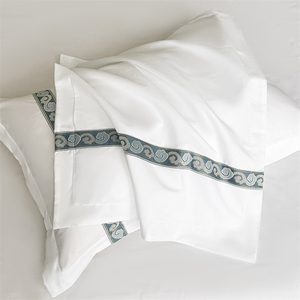 Juego de Edredón de Cuatro Piezas de Poliéster Simple, Ropa de <span class=keywords><strong>Cama</strong></span> Bordada de Cinco Estrellas para Hotel y Casa de Huéspedes, Sábanas Transpirables para Todas las Estaciones - Product Image 6