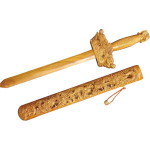 Ornement de bureau sculpté en bois de pêche en bois de pêche naturel - Product Image 3