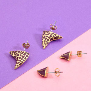 Boucles d'oreilles clous en forme de dents de requin, couleur émail rouge foncé, pour femmes, vente en gros, boucles d'oreilles tendance, bijoux, oorbellen - Product Image 3