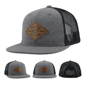 Gorra Trucker Estilo Richardson 112 Personalizada con Diseño de Parche de Cuero, Gorra de Béisbol Trucker de Malla Gris Jaspeado - Product Image 1