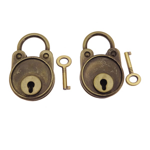 Mini Candado Vintage con Llave, Candado Retro con Forma de Oso - Product Image 5