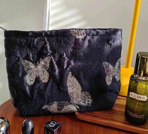Nuevo Estuche Cosmético de Lujo para Mujer 2025, Diseño de Mariposa Negra y Dorada, Bolsa de Almacenamiento Portátil para Productos de Cuidado de la Piel, con Compartimento para Monedas - Product Image 1