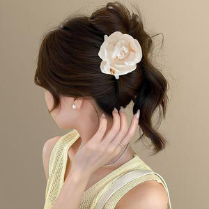 Pince à cheveux en plastique en forme de rose, pince requin pour femmes et filles, accessoires pour cheveux en tissu fleuri – Grande Vente - Product Image 3