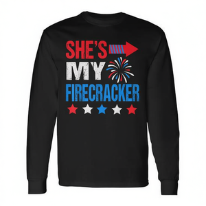 Camiseta de manga larga She's My Firecracker, camisetas a juego para parejas del 4 de julio - Product Image 2