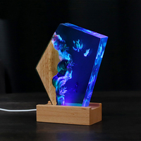 Lampe de bureau en résine époxy tortue plongeuse artisanale, commande par bouton fixe, base en bois de hêtre massif, alimentation USB, veilleuse LED artistique