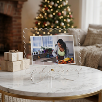 Cadre d'affichage en acrylique festonné de luxe avec quincaillerie dorée, support de table, forme et taille personnalisées pour la décoration de la maison et de mariage