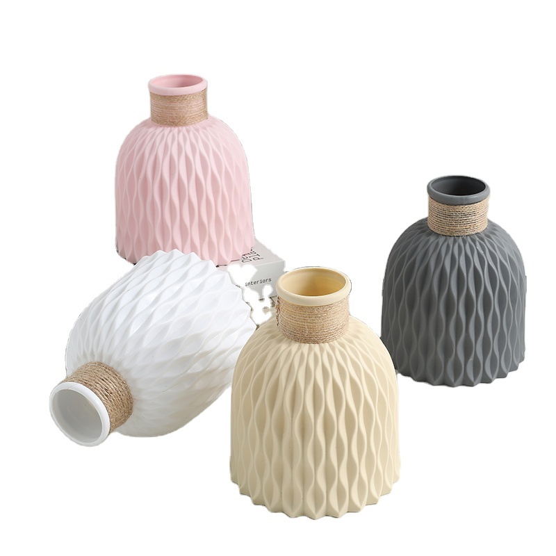 Simple Vase Decoration Modern Living Room