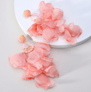 2025 yeni varış el yapımı bez çiçekler Metal çiçekler elmas küpe inci uzun dantel çiçek pembe damla bildirimi küpe - Product Image 5