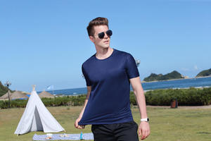 เสื้อยืดคอกลมแขนสั้นทรงพอดีตัวสำหรับผู้ชาย พิมพ์ลายซิลค์สกรีนแบบกำหนดเอง ผลิตจากผ้าถักเนื้อนุ่ม ยืดหยุ่นได้ เป็นมิตรต่อสิ่งแวดล้อม ผลิตจากโพลีเอสเตอร์ 100% - Product Image 3