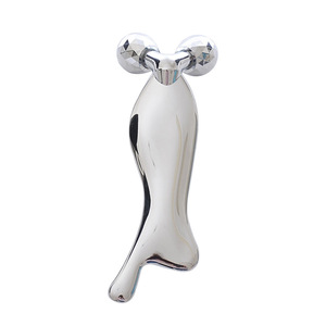 Face Slimming Metal Beauty Instrument V Manuelles Rollen massage gerät Fisch form Scrap ing Board Geschenk für die Schönheit - Product Image 1