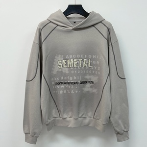 Hoodie unisexe de luxe en molleton bouclette français, coupe courte et oversize, grammage lourd, avec motif brodé et impression en relief personnalisée, en coton - Product Image 3