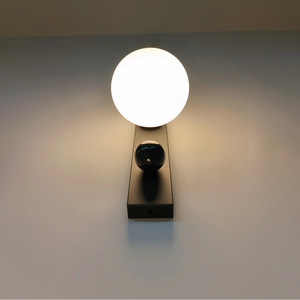 Lampe murale en fer forgé minimaliste nordique, design postmoderne, créative, couloir, verre, chambre à coucher, lampe de chevet pour usage domestique - Product Image 1