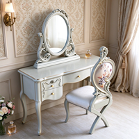 Ensemble de coiffeuse de style français classique avec miroir et chaise, table de maquillage en bois massif sculpté à la main pour une chambre élégante