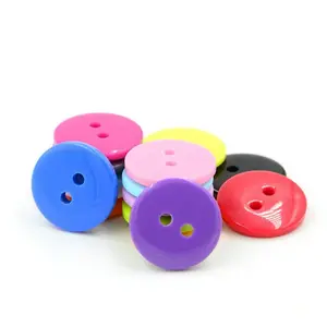 Bottone tondo a 4 fori in plastica colorata a forma di pane in resina colorata per abbigliamento per bambini