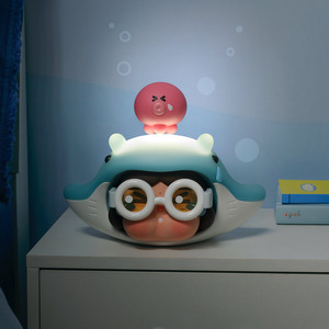 Auténtica Lámpara POP MART CRYBABY Cry <span class=keywords><strong>Me</strong></span> an Ocean, Luz Nocturna de Inducción Magnética, Recargable por USB, Decoración de Escritorio, Regalo, Novedad 2026 - Product Image 3