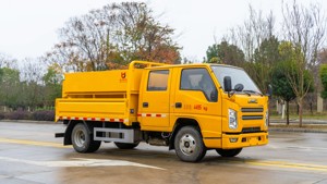 Vente directe d'usine Camion à neige JAC 4x2 double cabine avec moteur et boîte de vitesses manuelle Volume de l'épandeur 4CBM - Product Image 4