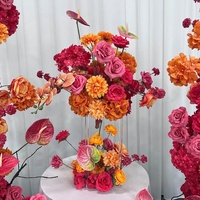 Décoration de fond de scène de mariage en rangée de roses artificielles de luxe en soie orange et rose vif pour présentoir de sol ou de fenêtre