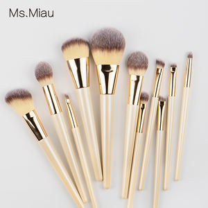 Adorable ensemble de 11 pinceaux plats avec poils synthétiques et manche en bois pour le <span class=keywords><strong>maquillage</strong></span> du visage et du gloss à lèvres - Product Image 2