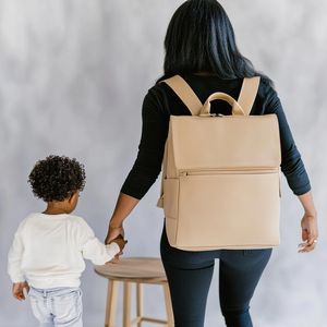 Mochila portátil de cuero <span class=keywords><strong>Beige</strong></span> Fabricante Bolso de madre personalizado Mochila de pañales de cuero genuino de alta calidad con cubierta de solapa - Product Image 4