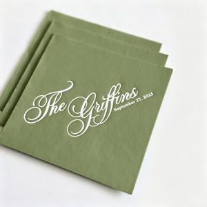 Servilletas de Papel Desechables Personalizadas de Alta Calidad en Color Verde Salvia para Cócteles y Bodas con Monograma - Product Image 1