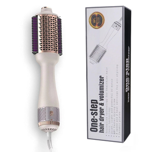 <span class=keywords><strong>Brosse</strong></span> à air chaud et volumateur <span class=keywords><strong>Revlon</strong></span> Peigne pour sèche-cheveux en nylon durable avec revêtement en céramique anti-frisottis à ions négatifs - Product Image 1
