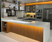 Comptoir de bar moderne et luxueux pour hôtel commercial et centre commercial avec éclairage LED, design de surface solide pour boîte de nuit