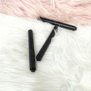 Brillo Labial Vegano con Ácido Hialurónico, Aplicador Suave, Efecto Voluminizador, Hidratante de Larga Duración, Cuidado de Líneas Labiales - Product Image 2