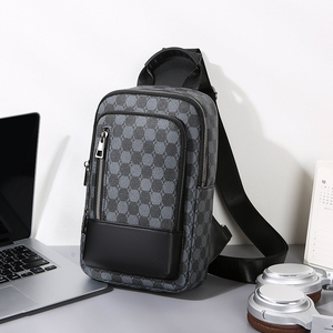 Bolso de Pecho Deportivo de Cuero Impermeable para Hombre, para Correr, Caminar, Viajar, con Cierre de Cremallera y Logotipo Personalizado - Product Image 4