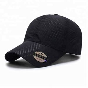 Casquette de sport 6 panneaux en velours personnalisée, séchage rapide, respirante, avec dentelle chevrons découpée au laser, haute performance pour la course à pied - Product Image 1
