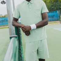Ensemble de golf 2 pièces pour homme : Polo à manches courtes avec poche poitrine et short décontracté à taille élastique avec cordon de serrage