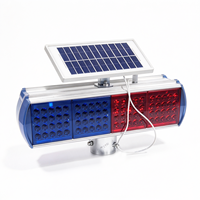 Feux de signalisation routière solaires à quatre côtés rouge et bleu OEM, lumière clignotante d'avertissement IP65, lumière d'avertissement solaire à LED