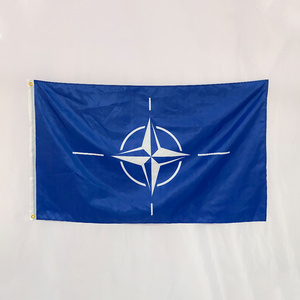 Bandera de poliéster personalizada de 3x5 pies con diseño de espadas cruzadas, Jolly Roger y Cofre del Hombre Muerto para uso automotriz y de seguros - Product Image 6