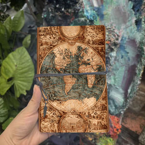 Papel grueso de diario retro ideal para comentarios de clientes de diseñadores gráficos y conceptos de diseño con mapa del mundo vintage con Illust - Product Image 2