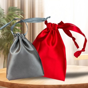 Satin Eco-Friendly Fashion Jewelry Cosmetics Bundle Bag for Gift Use Dust-Proof 10x15cm - Product Image 5